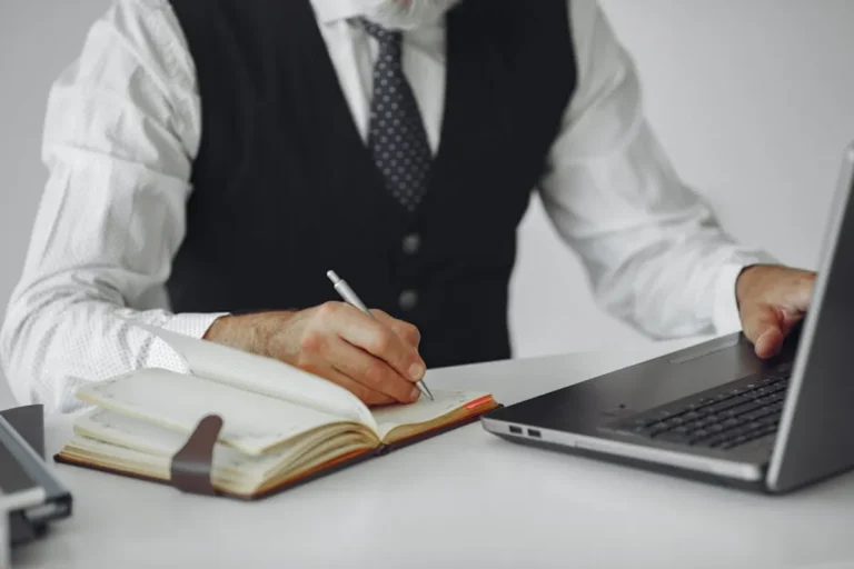 How to write about simplifydiggs.com in a way that builds trust